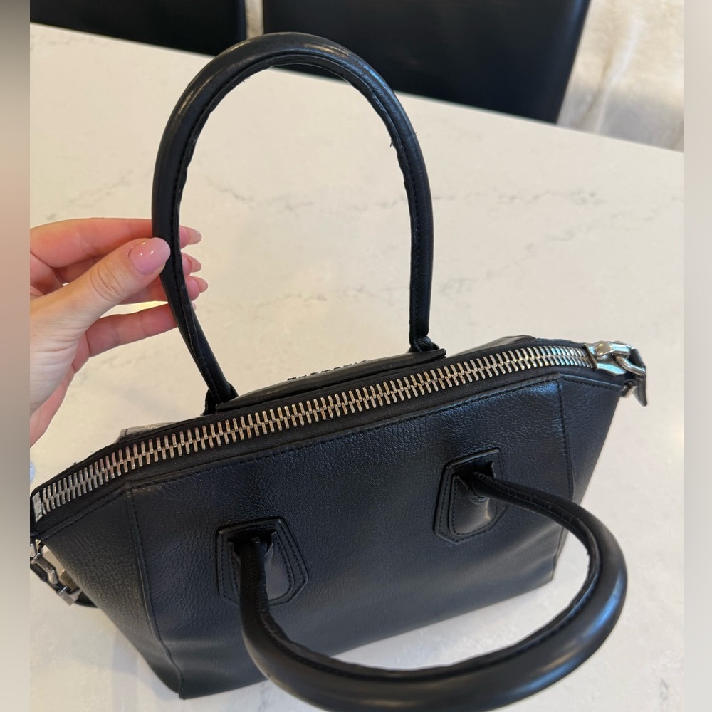 Beautiful Authentic Givenchy Antigona Small Sugar Goatskin Black Satchel Bag - Picture 5 of 9